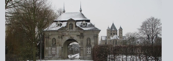 Kloster Knechtsteden mit leicht angeschneiten Dächern